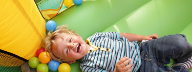En qué debemos fijarnos antes de que los niños se suban a un castillo hinchable