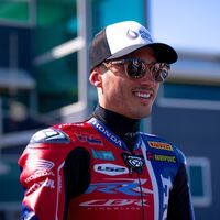 La sanción más absurda de la historia de las motos se la llevó Xavi Vierge en Superbikes. Los comisarios le confundieron con su compañero de equipo y se quedó sin puntuar
