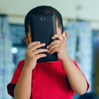 Un niño de solo cuatro años salva la vida de su madre embarazada al pedir ayuda por Whatsapp cuando ella se quedó inconsciente