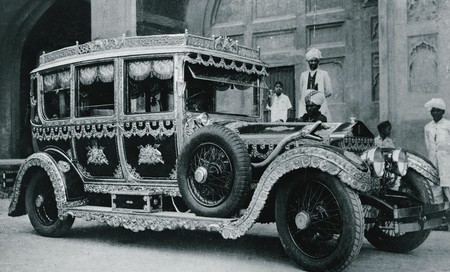 La leyenda del maharajá indio que se vengó de Rolls-Royce usando sus coches de lujo para recoger la basura