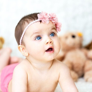 Los más bonitos nombres de niña clásicos, modernos y originales (y su significado)