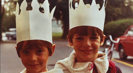 Adivina quiénes... son estos sonrientes hermanitos