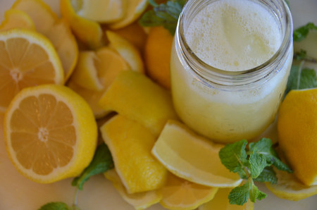 ¿Tomar agua de limón en ayuno realmente funciona?