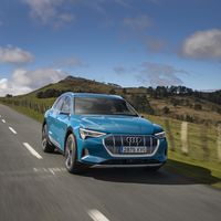 Audi e-tron 50: la versión más asequible del SUV eléctrico ya está a la venta con 336 km de autonomía, por 73.040 euros