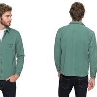 Por 28 euros podemos hacernos con la chaqueta para hombre con cremallera Riser Twill de Quiksilver en eBay 