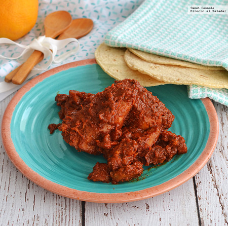 Manchamanteles de pollo. Receta mexicana
