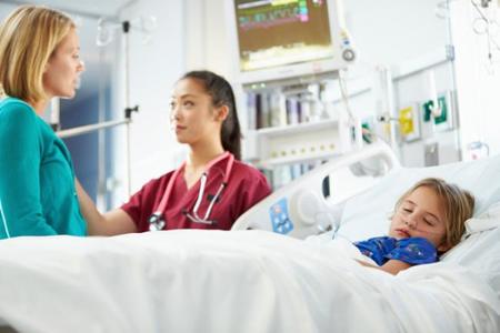 La UCI pediátrica del Hospital Sant Joan de Déu de Barcelona ya abre las 24 horas a los familiares