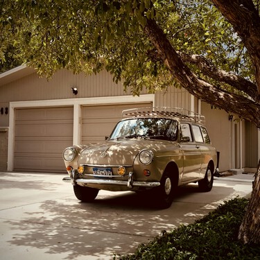 Leroy Merlin arrasa con este garaje metálico: tiene espacio para dos coches y una puerta enrollable 