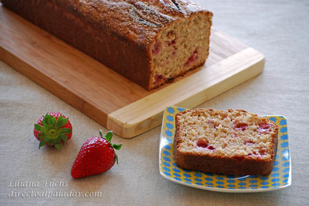 Bizcocho de yogur de cabra con fresas. Receta