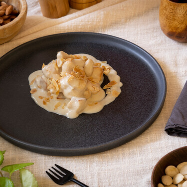 Receta de pollo en salsa de almendras, una opción fácil para el segundo plato