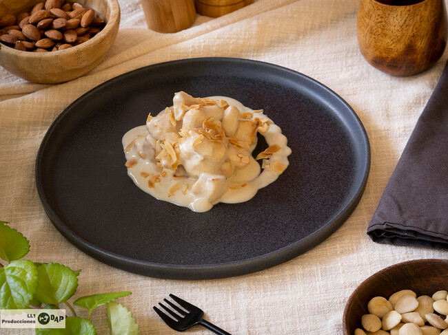 Pollo Con Salsa De Almendras