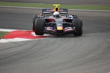 Mark Webber enla chicane, enero