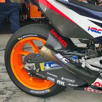Honda busca la perfección en MotoGP y añade a sus pruebas un nuevo basculante de fibra de carbono 