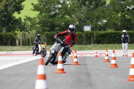 Prueba Honda EV-Neo slalom Miki 2