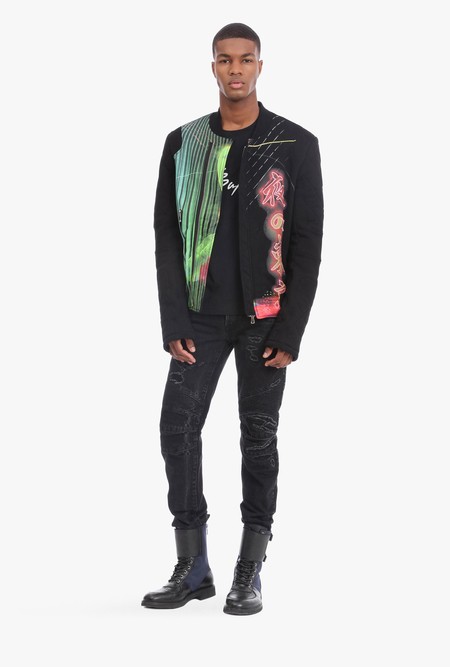 Ésta chaqueta de Balmain se ha convertido en viral porque su estampado muestra un logo de Shutterstock