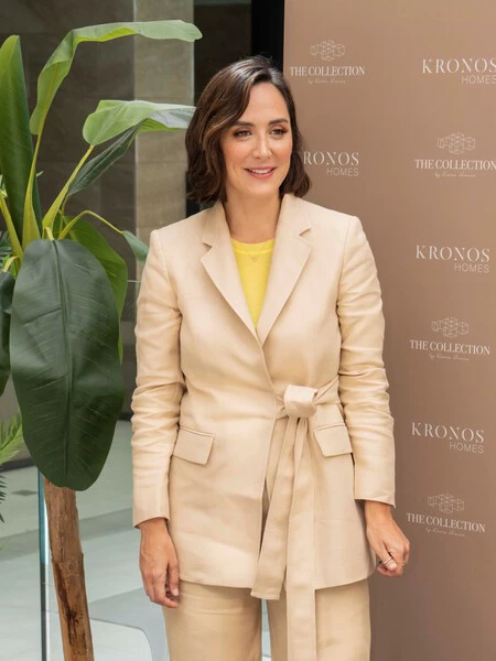 Tamara Falcó estrena ático de 186 m2 en una bonita urbanización de Kronos Home con spa y una impresionante piscina semicubierta