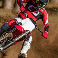 Una marca de motos española revienta récords: la moto eléctrica que ya gana dinero y acelera más rápido que Tesla 