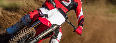 Una marca de motos española revienta récords: la moto eléctrica que ya gana dinero y acelera más rápido que Tesla 