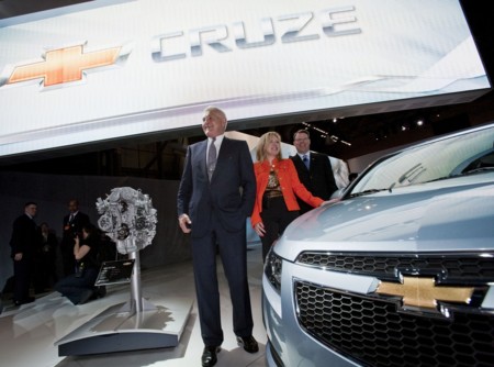 Bob Lutz cree que el riesgo que está asumiendo Tesla Motors puede acarrear su perdición