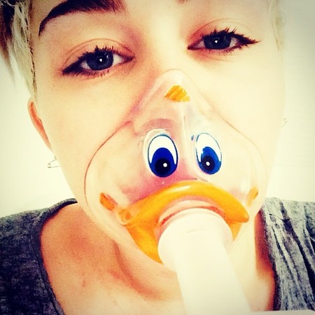 Que no cunda el pánico (o sí), que Miley Cyrus ya está fuera del hospital y seguimos teniendo gira