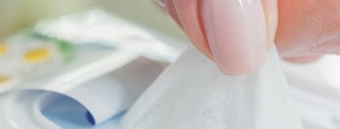 Las toallitas húmedas no deben tirarse al inodoro, aunque la publicidad diga que son como papel higiénico 