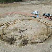 Arqueólogos creyeron haber encontrado la pieza de una maquinaria agrícola antigua. Resultó ser la llanta de carruaje de la Edad de Hierro 