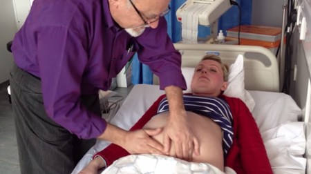 Asombroso vídeo de una versión cefálica externa en dos minutos