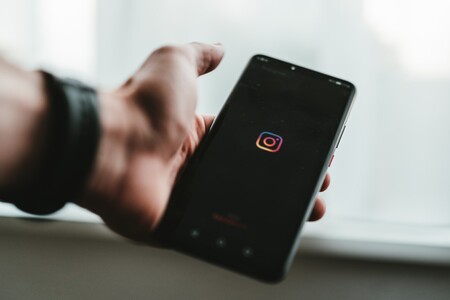 Instagram finalmente nos ayudará a esquivar los DM abusivos escondiéndolos en una carpeta oculta