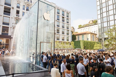 Apple Milan Piazza Liberty Piazza Outdoor Que 07262018