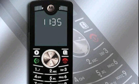 Motorola のロゴをカメラに例えると、この Motorola Motofone F3 を彷彿とさせるデザインです。