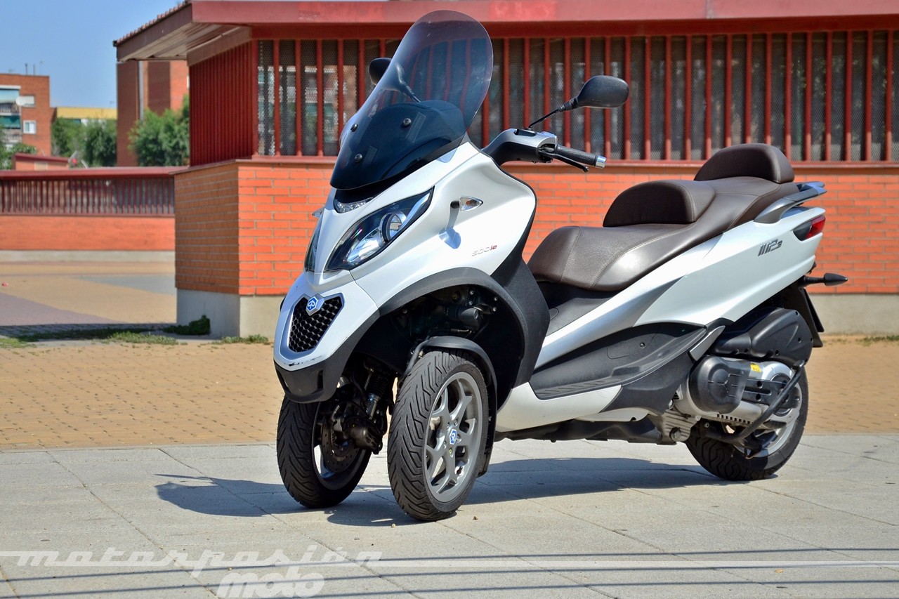 Nos ponemos a los mandos del Piaggio MP3 500, el convalidado por excelencia