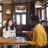 Qué es el 'speed dating', la forma de buscar pareja de la generación Z que desbanca a las apps de citas 