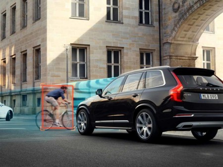 Volvo se adelanta una década a sus competidores para cumplir con las nuevas normativas de la IIHS y NHTSA