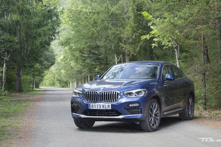 Probamos el BMW X4 xDrive20d: un SUV coupé más agresivo por fuera y más refinado por dentro