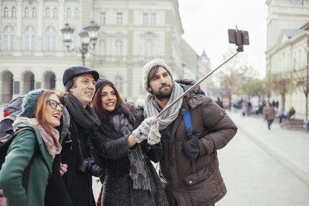 La solución a "no cabéis todos" y otros problemas cotidianos que aparecieron con la fotografía móvil
