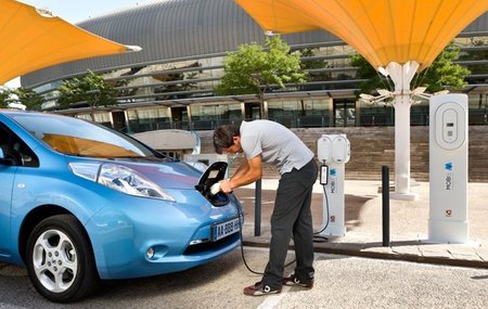 Barcelona inaugura el primer punto de recarga rápida de España