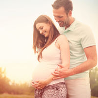 Los bebés son capaces de distinguir dos idiomas desde que se encuentran en el vientre materno