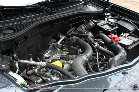 Dacia Duster 2014 - vano motor TCe