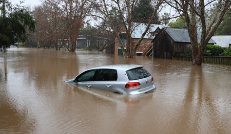 Coche en una inundación