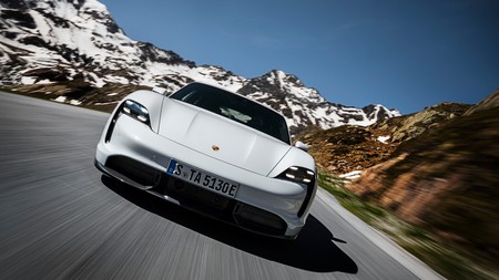 El Porsche Taycan sacude el mundo eléctrico con 750 hp y 0 a 100 km/h en 2.8 s