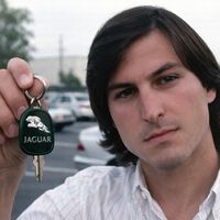 La secretaria de Steve Jobs llegó tarde al trabajo porque su coche no arrancaba, así que él le dio las llaves de un Jaguar nuevo diciéndole: "Toma, nunca más llegues tarde" 
