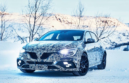¡Cuidado hot hatch! Este es el Renault Megane R.S. mostrándose antes de su debut en Frankfurt