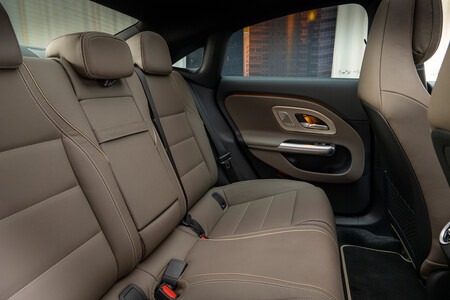 Mercedes Benz Cla 350 4matic asientos traseros