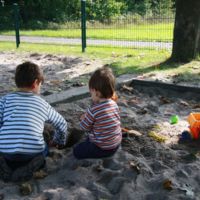 Fuga de la prisión: dos niños cavan un agujero y se escapan de la guardería