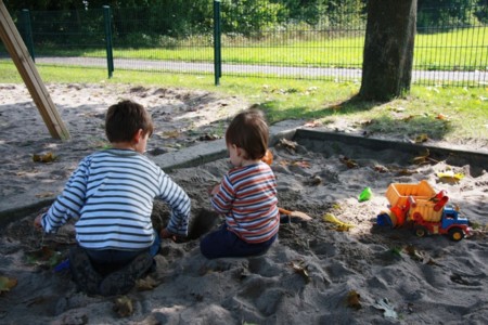 Fuga de la prisión: dos niños cavan un agujero y se escapan de la guardería