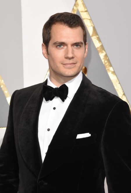 Henry Cavill se nos queda soltero y Bradley Cooper con sus chicas de concierto