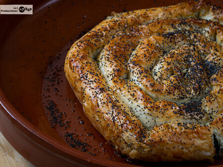 Receta de borek turco, una empanada rellena de queso feta y espinaca