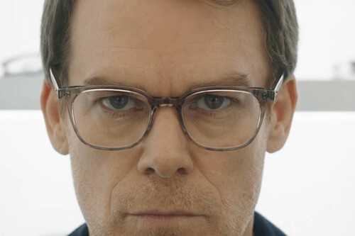 El protagonista de 'Dexter: Resurrection' se pone gafas y se enfrenta a la crisis de la mediana edad en la temporada 2, que ya tiene tráiler y fecha de estreno
