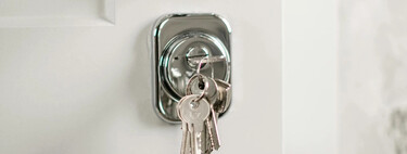 Cómo abrir la puerta de casa con la llave puesta por dentro en la cerradura, sin llamar al cerrajero 