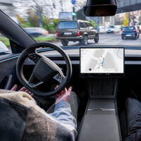 Decían que el coche autónomo manejaría mejor que el humano. Elon Musk demuestra lo contrario: tiene 4 veces más accidentes